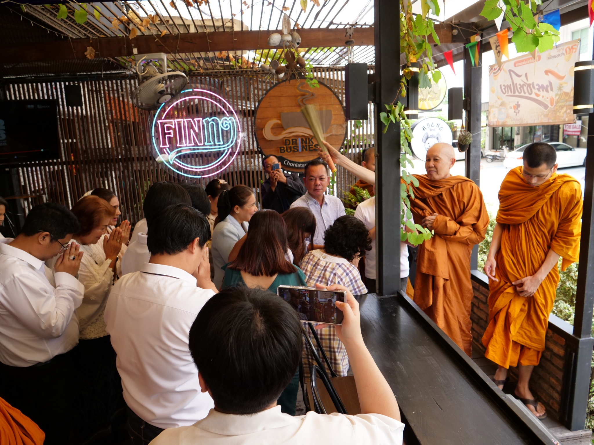 ประมวลภาพงานบุญ ณ บริษัท ชลธี อินโนเวชั่น จำกัด - 2 รูปที่ 8