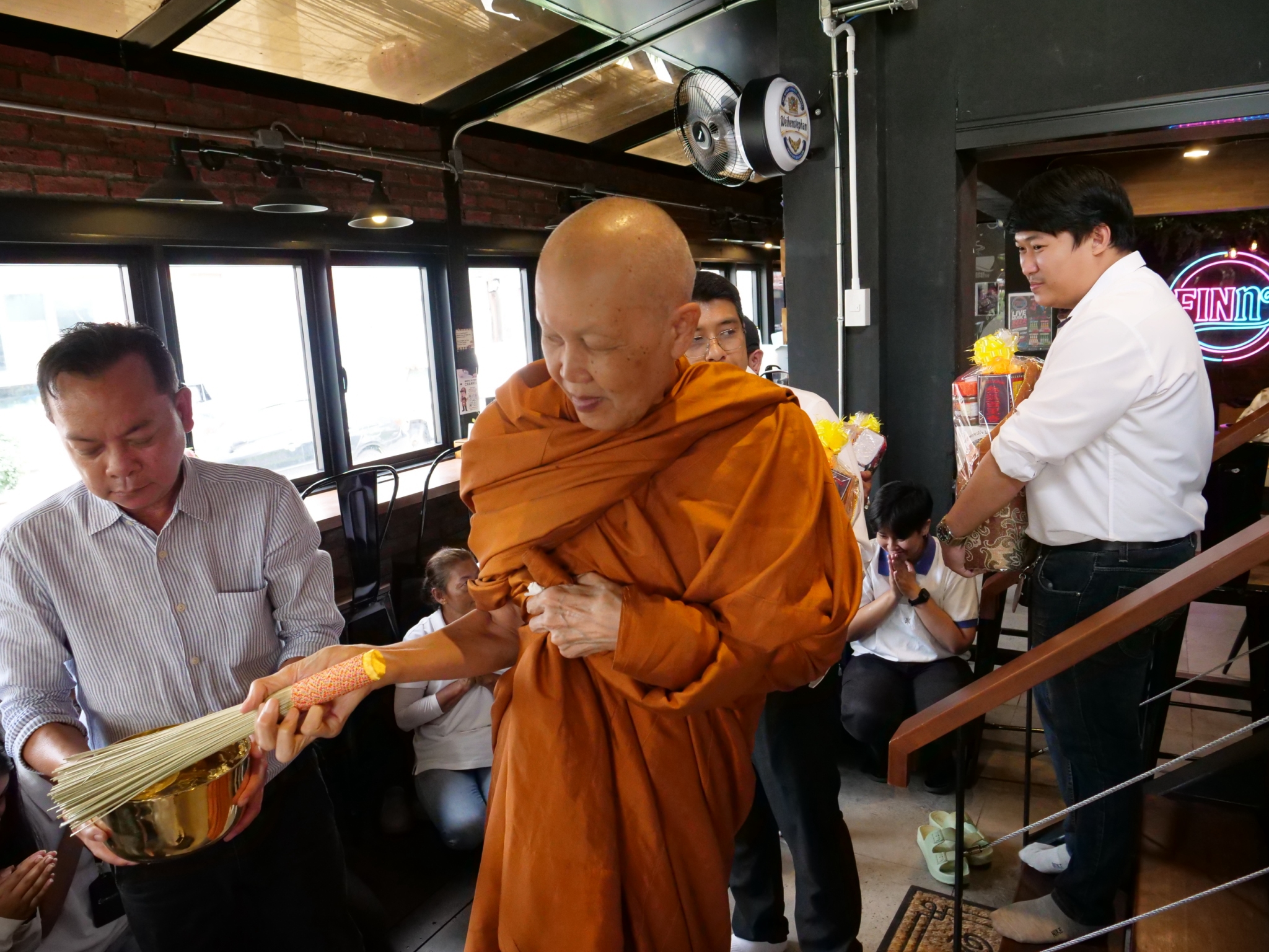 ประมวลภาพงานบุญ ณ บริษัท ชลธี อินโนเวชั่น จำกัด - 2 รูปที่ 4